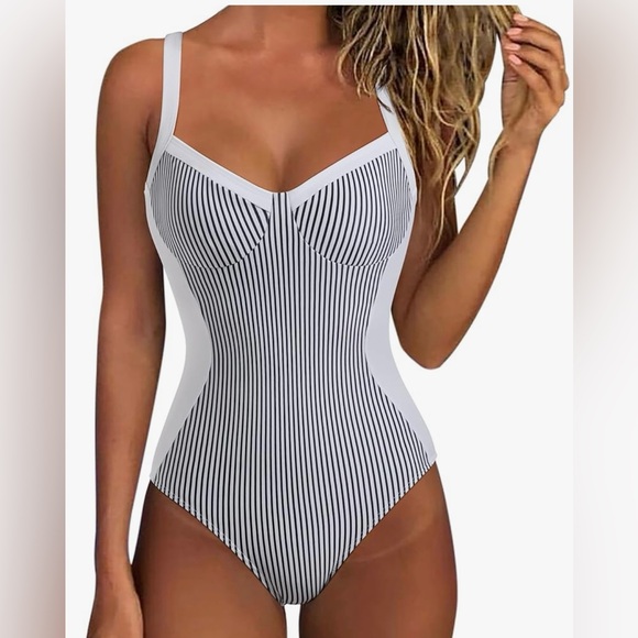 SWIMSUITS - Picture 4 of 5